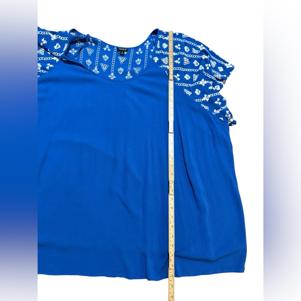 Torrid Blouse Crinkle Gauze Blue Embroidered Flutter Sleeve Plus Sz 6X - Picture 8 of 9